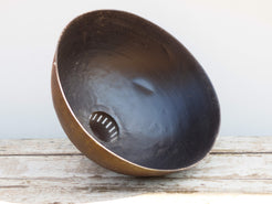 lampada vintage in metallo, lavorata artigianalmente. Provenienza India. lampade in stile industriale . anni 50/60 . pezzi unici . finitura "fermata" con lucido , fissativo per metallo dimensioni diametro 45 h34cm.
