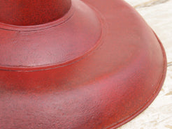 lampada vintage in metallo dipinta, lavorata artigianalmente. Provenienza India. dimensioni diametro 40 h30cm.