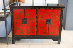 Credenza bassa cinese antica in legno di olmo massello con laccatura rossa e nera originale dello Shanxi.
