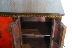 Interno della credenza cinese antica in olmo massello, ideale come elegante porta TV o mobile da soggiorno.
