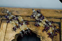 Scatto d'insieme completo degli orecchini pendenti chandelier in argento 925 e pietre naturali