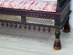 Panca Indiana autentica in legno di teak dipinto. Databile Primi Del ’900.  Dimensioni 140x64 h 93cm, h seduta senza cuscino 49cm