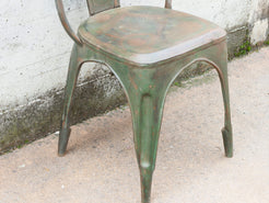 Sedia vintage in ferro, pezzo unico ed artigianale al 100%. Provenienza India.  Dimensioni 41x40 h77cm.