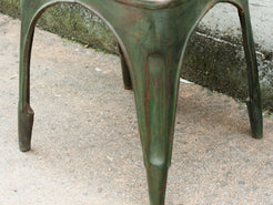 Sedia vintage in ferro, pezzo unico ed artigianale al 100%. Provenienza India.  Dimensioni 41x40 h77cm.