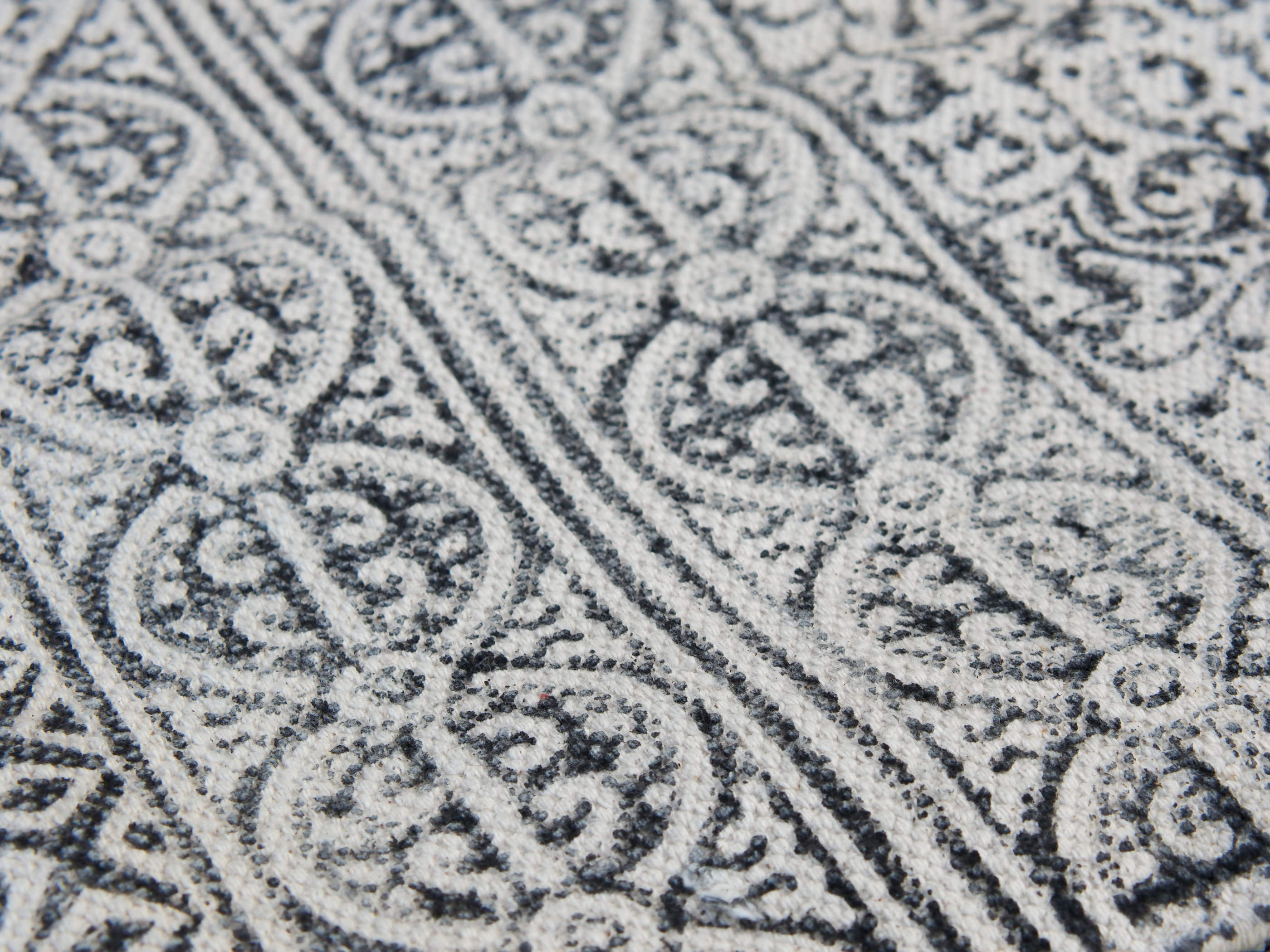 tappeto indiano in cotone, canapa, lino e juta lavorato artigianalmente  pezzo unico, si puo' usare anche come arazzo da appendere, come stuoia, come corsia made in india  dimensioni 120x190cm