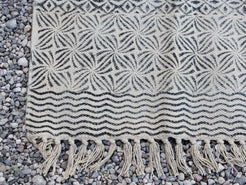 tappeto indiano in cotone, canapa, lino e juta lavorato artigianalmente  pezzo unico, si puo' usare anche come arazzo da appendere, come stuoia, come corsia made in india  dimensioni 120x190cm