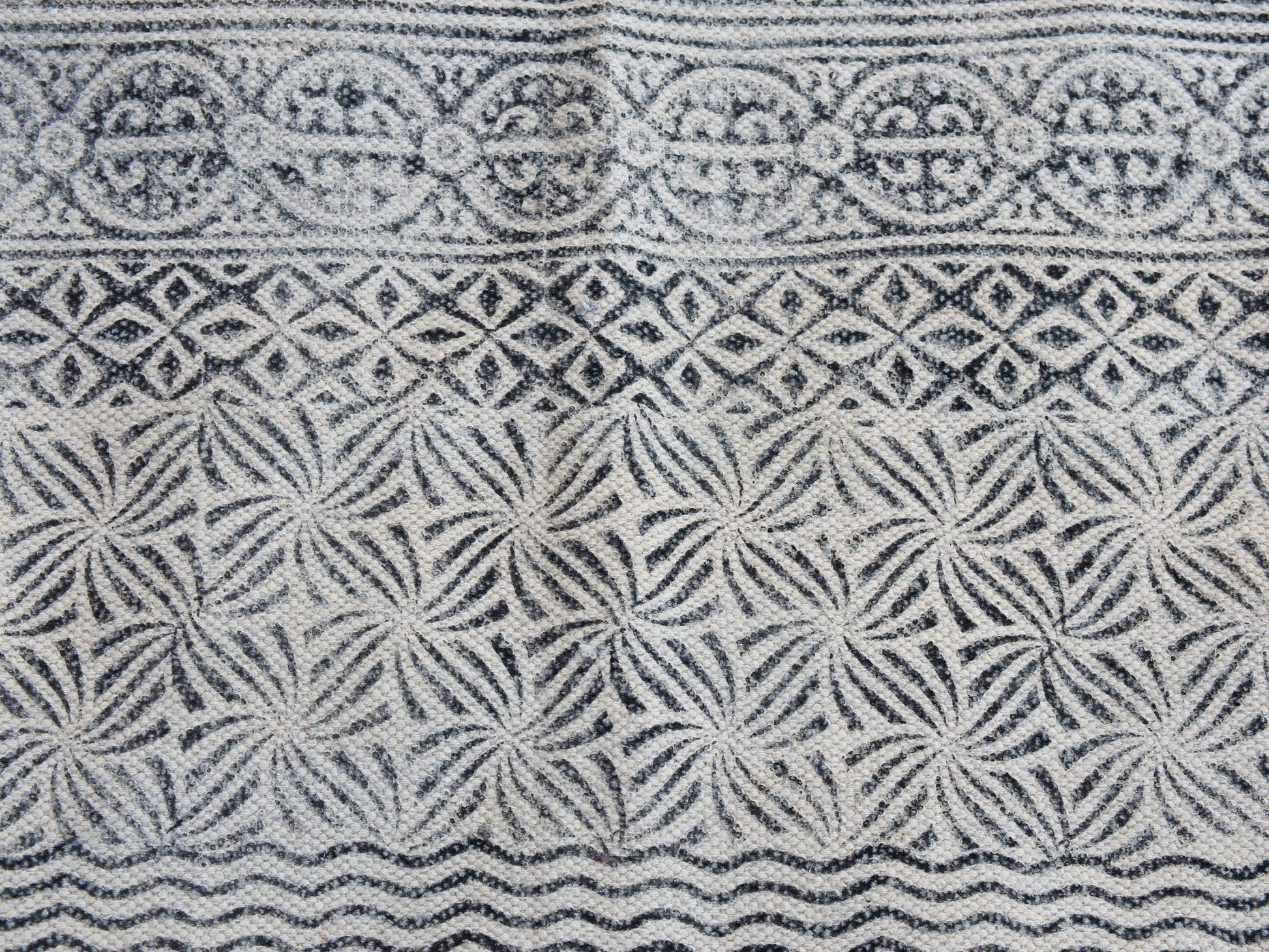 tappeto indiano in cotone, canapa, lino e juta lavorato artigianalmente  pezzo unico, si puo' usare anche come arazzo da appendere, come stuoia, come corsia made in india  dimensioni 120x190cm