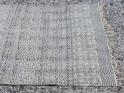 tappeto indiano in cotone, canapa, lino e juta lavorato artigianalmente  pezzo unico, si puo' usare anche come arazzo da appendere, come stuoia, come corsia made in india  dimensioni 120x190cm