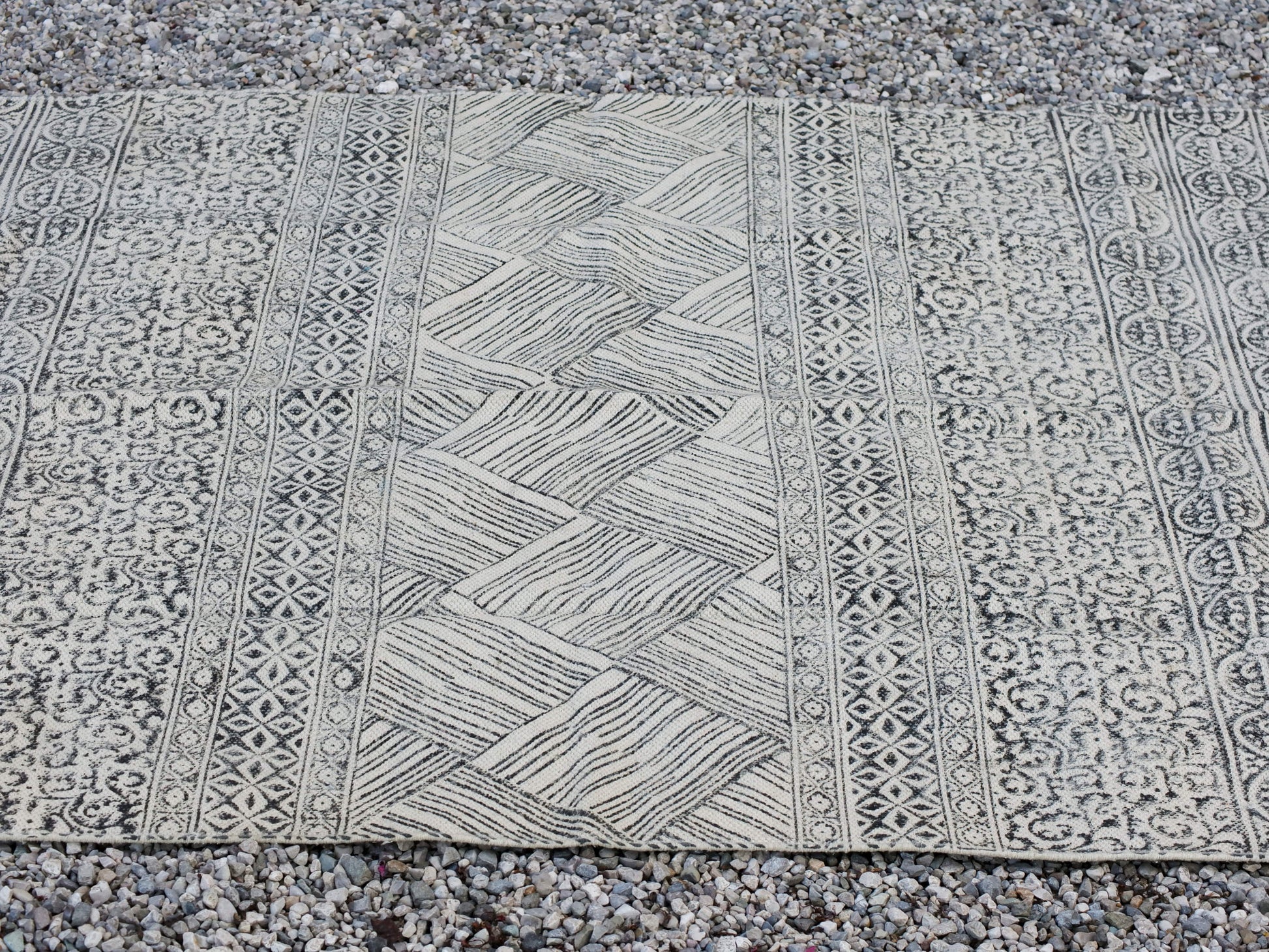 tappeto indiano in cotone, canapa, lino e juta lavorato artigianalmente  pezzo unico, si puo' usare anche come arazzo da appendere, come stuoia, come corsia made in india  dimensioni 120x190cm