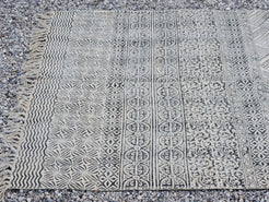 tappeto indiano in cotone, canapa, lino e juta lavorato artigianalmente  pezzo unico, si puo' usare anche come arazzo da appendere, come stuoia, come corsia made in india  dimensioni 120x190cm