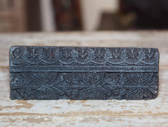 vecchio timbro artigianale in legno per tessuti usato in India per la tradizionale lavorazione print block. ricavato da un unico pezzo di legno intagliato.  dimensioni 16x5 h5cm