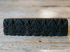 vecchio timbro artigianale in legno per tessuti usato in India per la tradizionale lavorazione print block. dimensioni 15x4x3 cm 