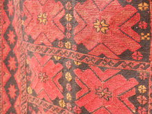 Carica l&#39;immagine nel visualizzatore di Gallery, Tappeto in lana Djidjim o djadjim , sostanzialmente una versione dei Kilim. Meno elaborati più &quot;moderni&quot; non tanto come epoca ma come design. Il tappeto è in lana annodata a mano, tutti colori sono ottenuti da pigmenti naturali. Raro e di difficile reperibilità.  Dimensioni 123x190cm