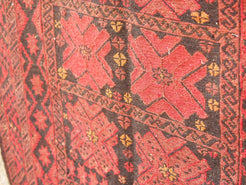Tappeto in lana Djidjim o djadjim , sostanzialmente una versione dei Kilim. Meno elaborati più "moderni" non tanto come epoca ma come design. Il tappeto è in lana annodata a mano, tutti colori sono ottenuti da pigmenti naturali. Raro e di difficile reperibilità.  Dimensioni 123x190cm