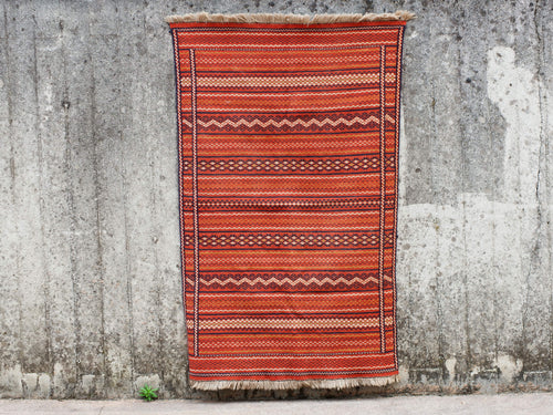 Tappeto in lana Djidjim o djadjim , sostanzialmente una versione dei Kilim. Meno elaborati più 