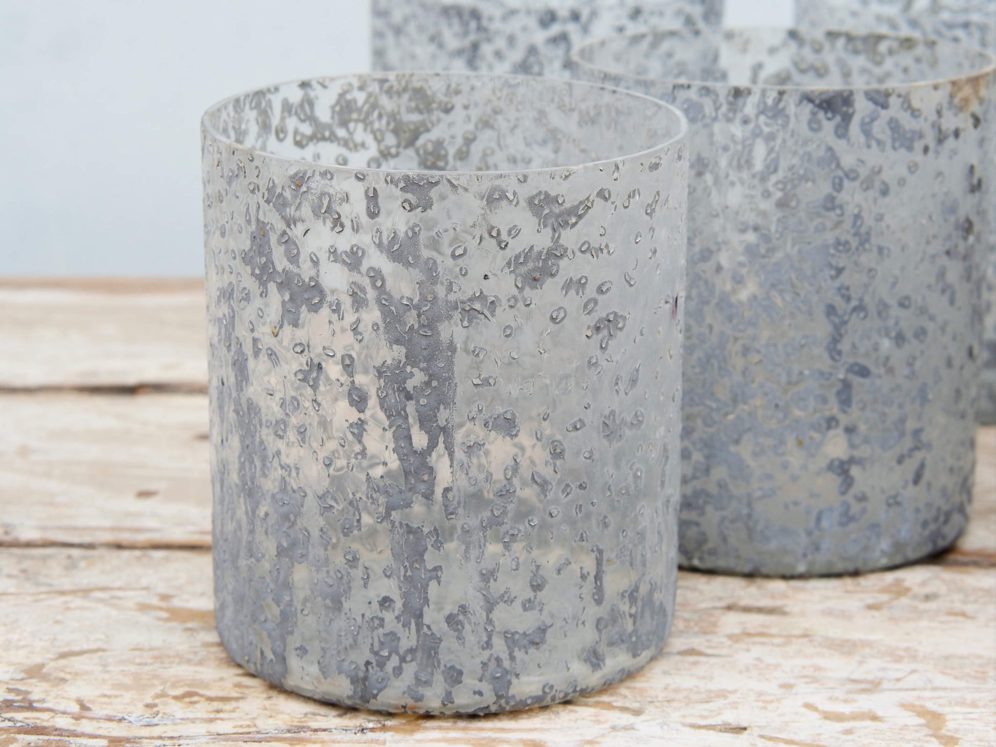 Vaso in vetro decorato, lavorato artigialmente.  Dimensioni diametro 12 h14m.