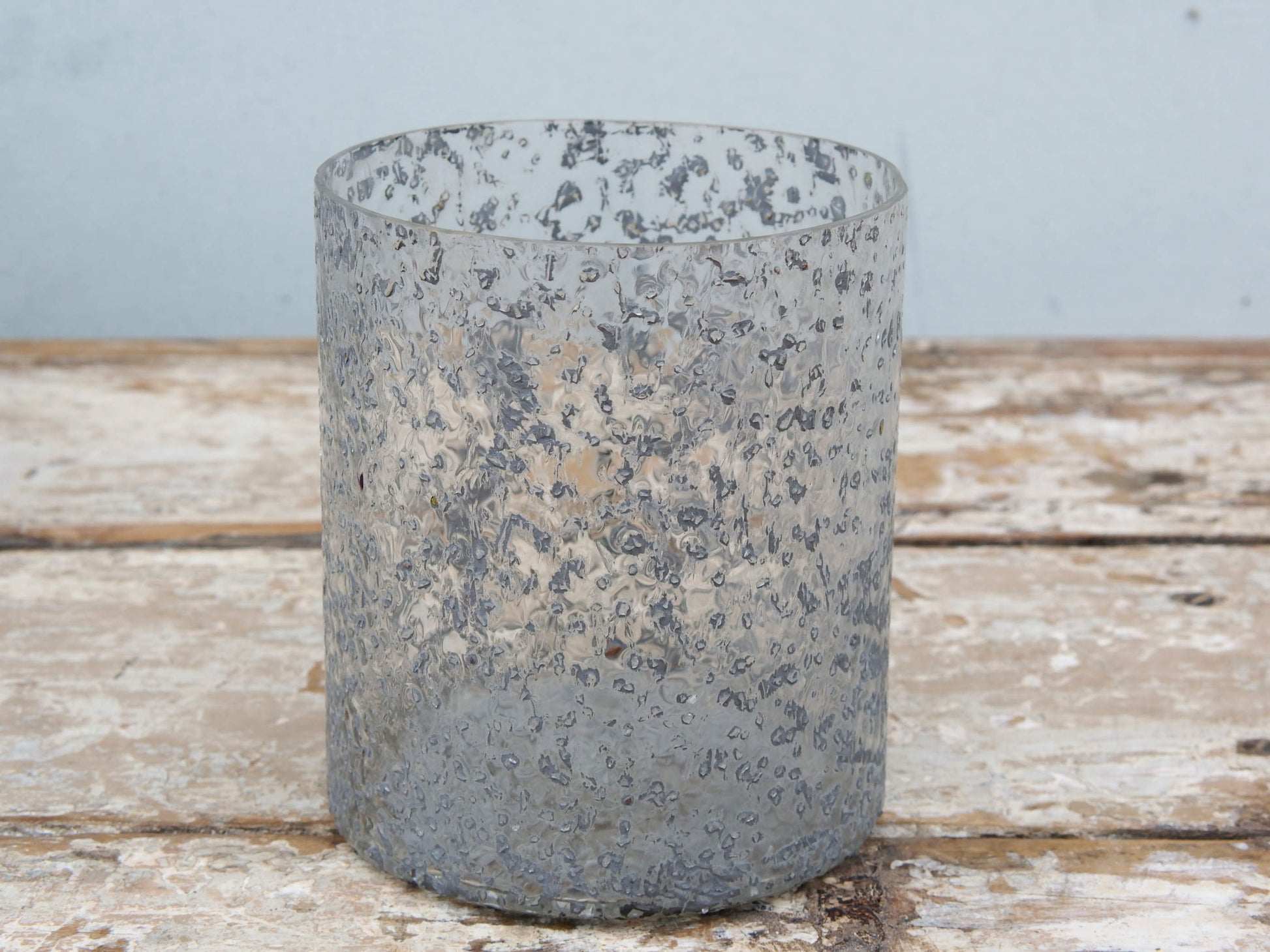 Vaso in vetro decorato, lavorato artigialmente.  Dimensioni diametro 12 h14m.