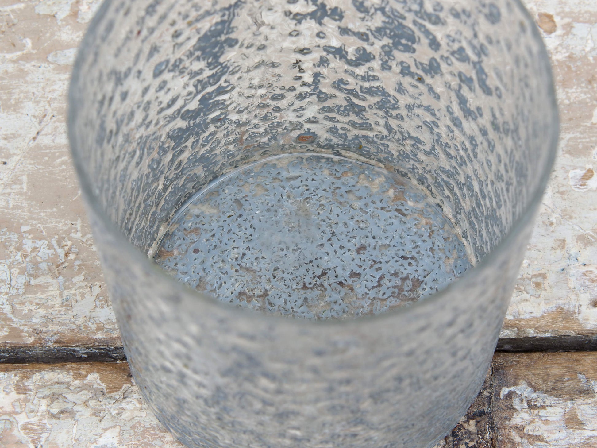 Vaso in vetro decorato, lavorato artigialmente.  Dimensioni diametro 12 h14m.