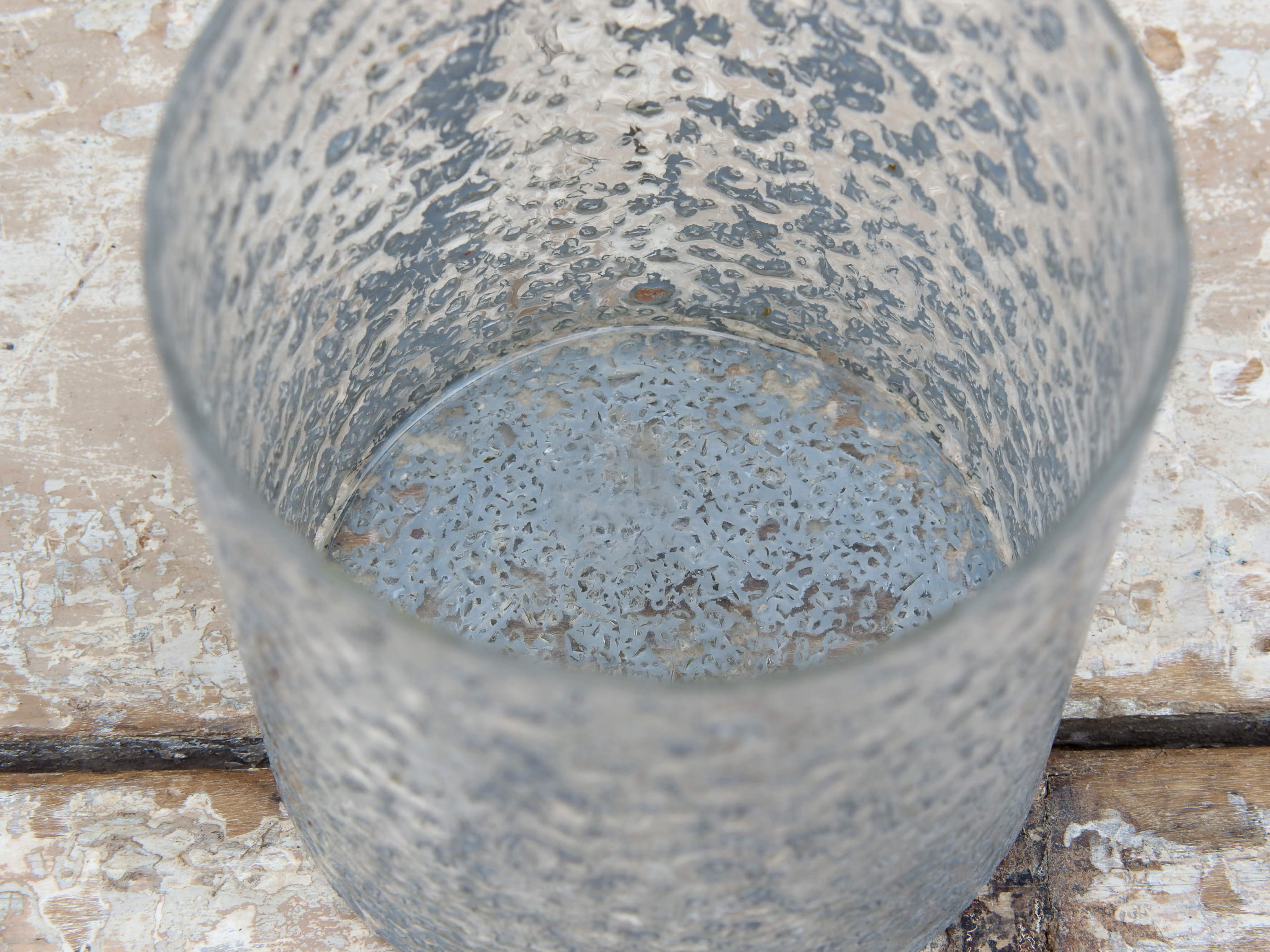 Vaso in vetro decorato, lavorato artigialmente.  Dimensioni diametro 12 h14m.
