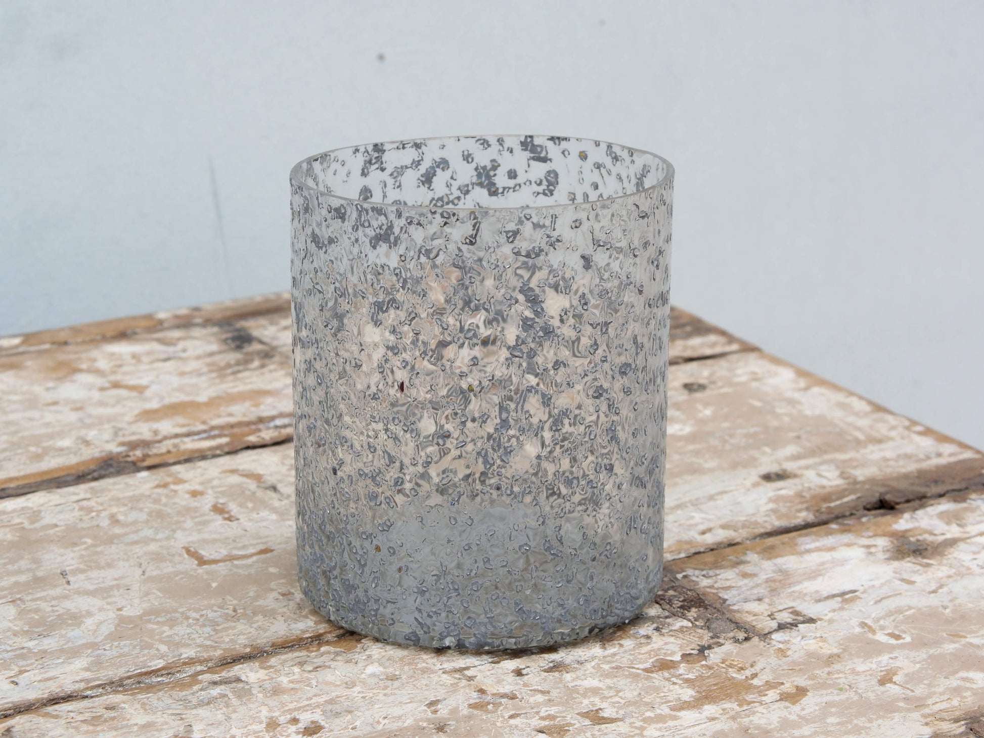 Vaso in vetro decorato, lavorato artigialmente.  Dimensioni diametro 12 h14m.