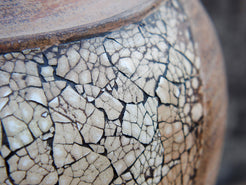 vaso in terracotta e gusci d'uovo, realizzato a mano. provenienza India. volendo si puo' avere in qualsiasi colore.  dimensioni diametro 28 h 44 cm