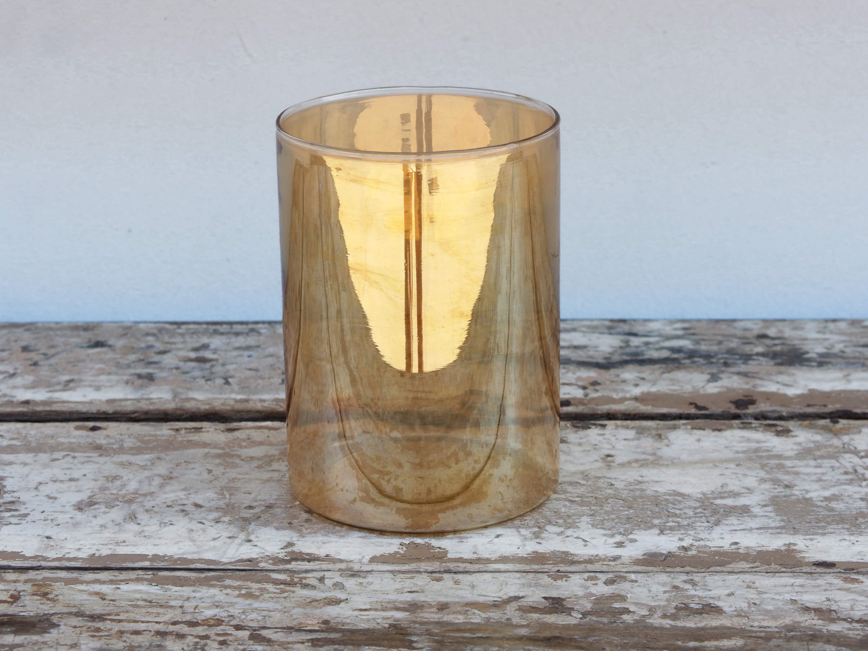 Vaso in vetro lavorato artigialmente.  Dimensioni diametro 13 h17.5cm.