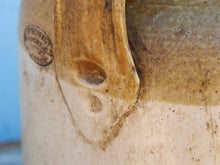Carica l&#39;immagine nel visualizzatore di Gallery, Vaso in ceramica dipinto, anni &#39;40, impiegati in India per il trasporto del latte. Diametro 25 h38cm