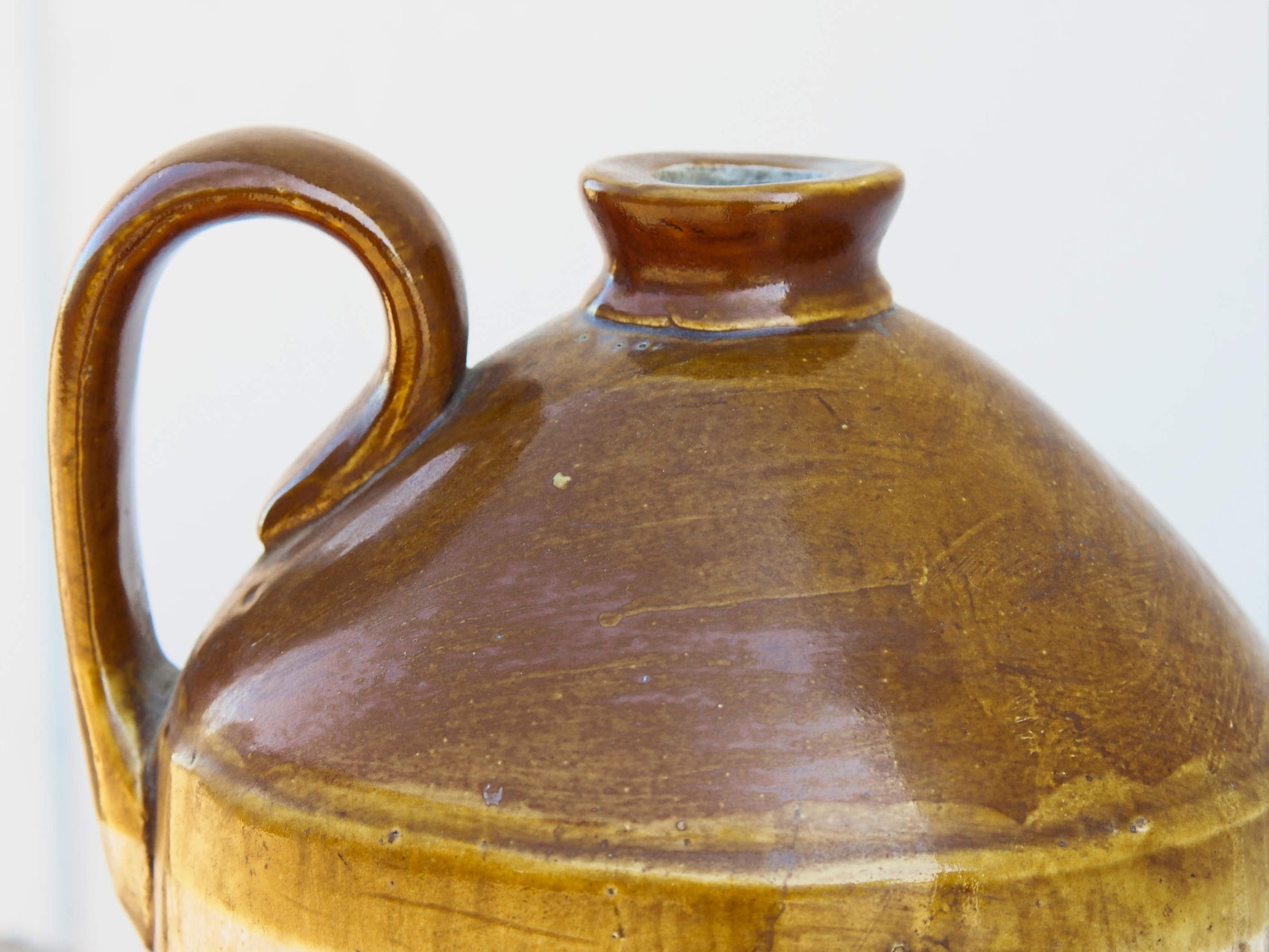Vaso in ceramica dipinto, anni '40, impiegati in India per il trasporto del latte. Dimensioni Diametro 26 h42