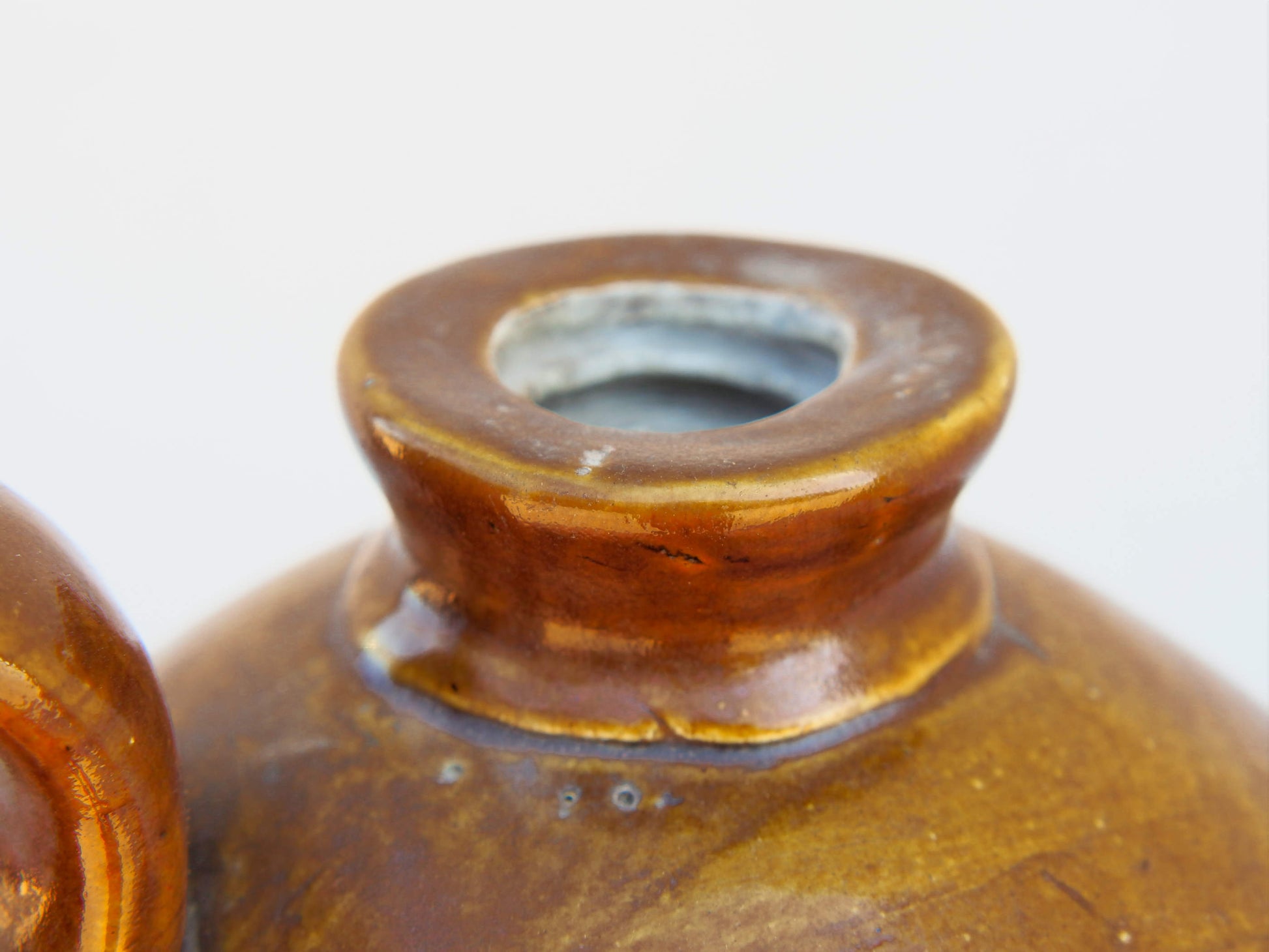 Vaso in ceramica dipinto, anni '40, impiegati in India per il trasporto del latte. Dimensioni Diametro 26 h42