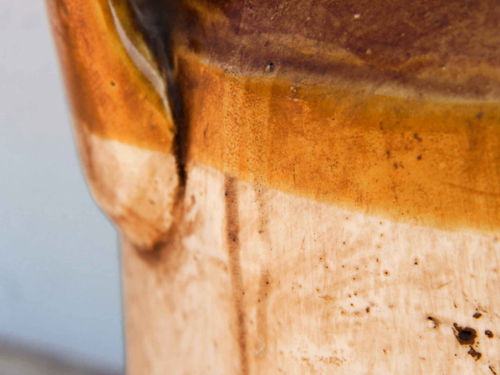 Vaso in ceramica dipinto, anni '40, impiegati in India per il trasporto del latte. Dimensioni Diametro 26 h42
