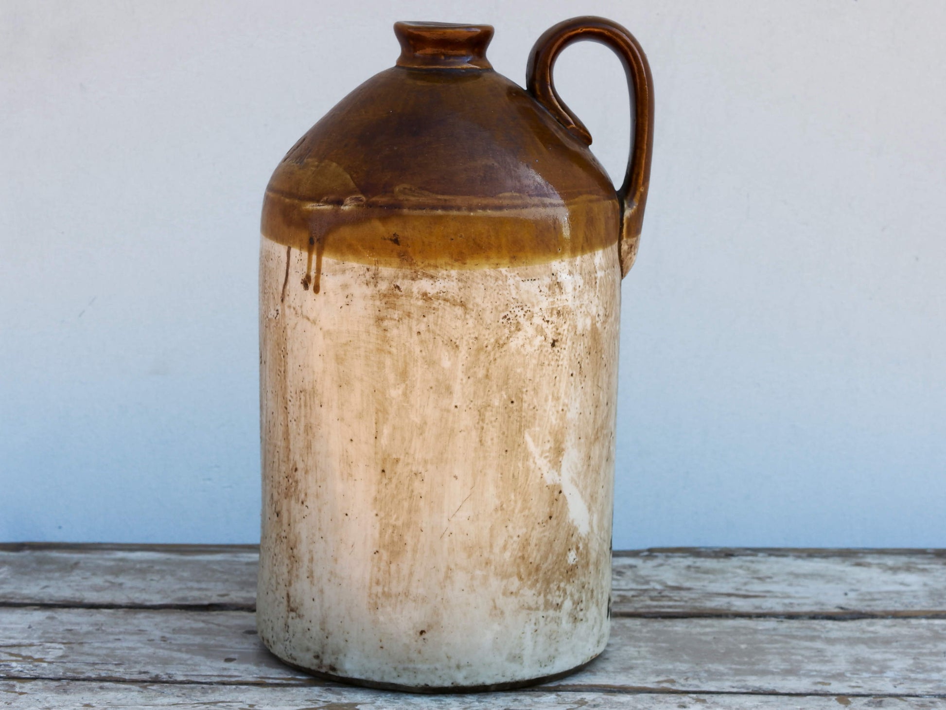 Vaso in ceramica dipinto, anni '40, impiegati in India per il trasporto del latte. Dimensioni Diametro 26 h42