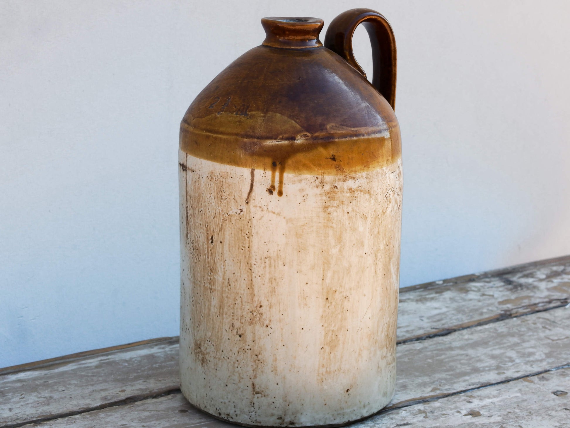 Vaso in ceramica dipinto, anni '40, impiegati in India per il trasporto del latte. Dimensioni Diametro 26 h42