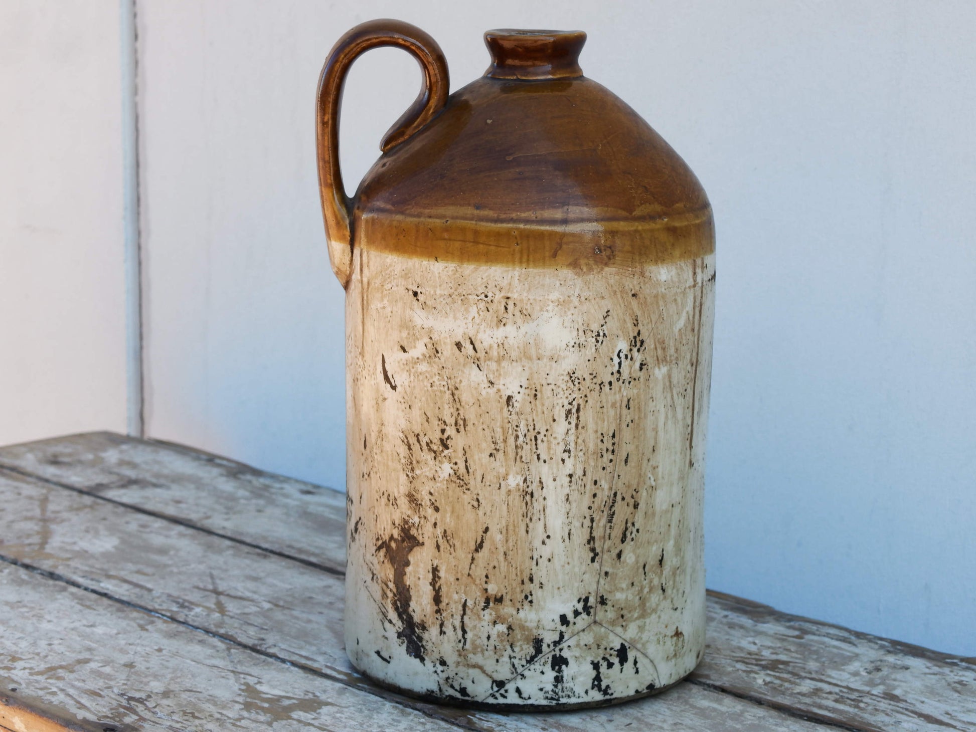 Vaso in ceramica dipinto, anni '40, impiegati in India per il trasporto del latte. Dimensioni Diametro 26 h42