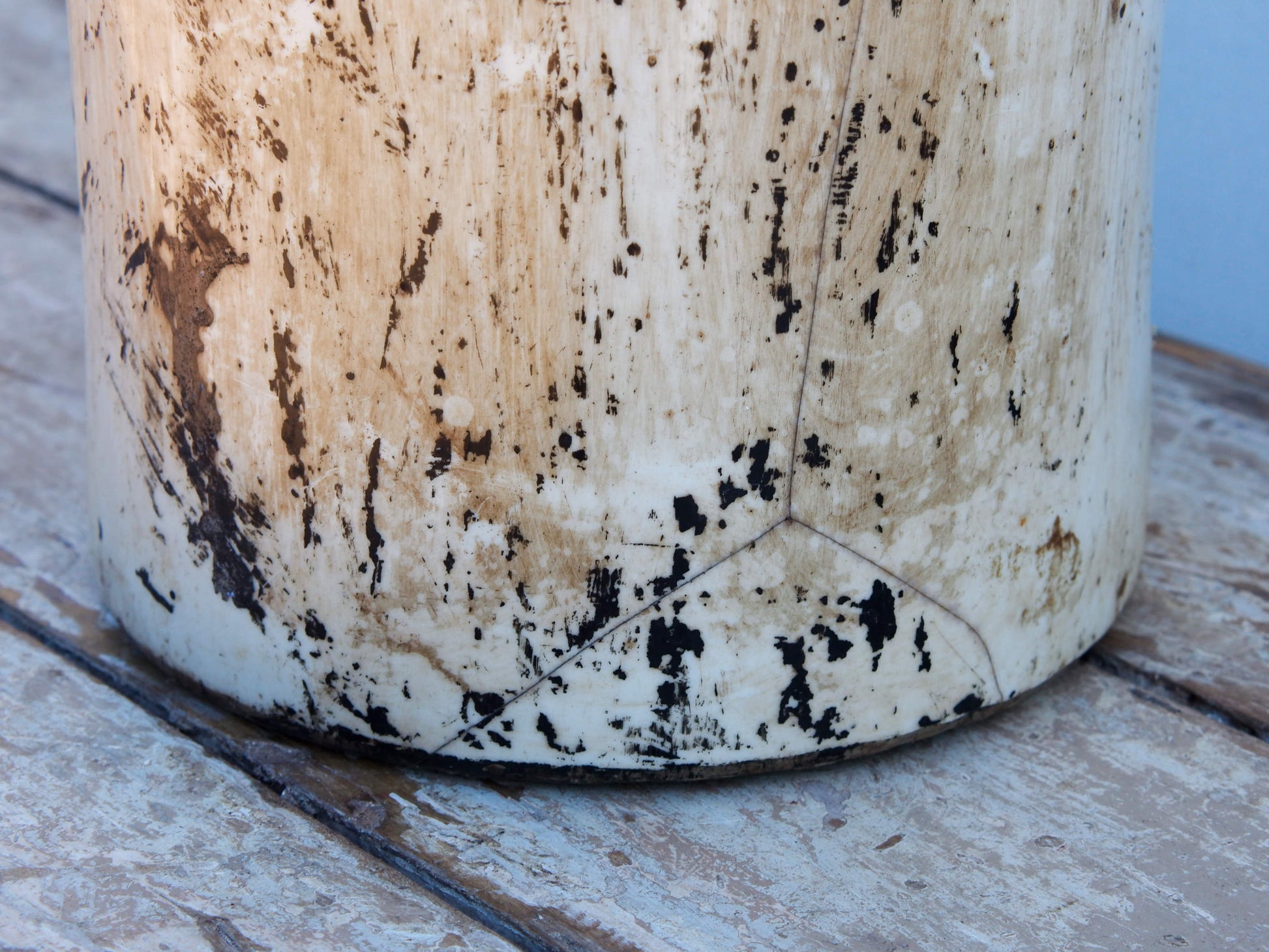 Vaso in ceramica dipinto, anni '40, impiegati in India per il trasporto del latte. Dimensioni Diametro 26 h42