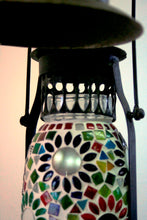 Carica l&#39;immagine nel visualizzatore di Gallery, Lampada Mosaico India. Ideale Sia Da Appendere Che Da Appoggio. Dimensioni Diametro  Base 18, h33/h44cm Compreso Il Manico