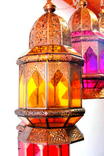 Carica l&#39;immagine nel visualizzatore di Gallery, Lampade Metallo Traforato E Vetro Colorate. Provenienza India. Possibilità Di Impiegarla Sia Appesa Che Da Appoggio.  Dimensioni Diametro 25 h 55cm. Disponibile In Vari Colori. 