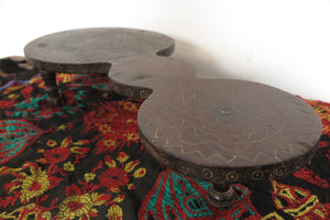 vassoio centrotavola in legno di teak ricavato da un unico tronco di legno. dimensioni 64x30xh14cm.