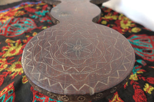vassoio centrotavola in legno di teak ricavato da un unico tronco di legno. dimensioni 64x30xh14cm.