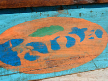 Carica l&#39;immagine nel visualizzatore di Gallery, portabibite, scatola , box indiano in legno di teak dipinta FANTA.  costruita ed assemblata artigianalmente .  dimensioni 47x38xh17cm   per qualsiasi info, altre foto di articoli simili segui il sito e social whatsapp 0039 3338778241 ig/fb/pinterest : etnikobycrosato info@etniko.it