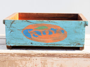 portabibite, scatola , box indiano in legno di teak dipinta FANTA.  costruita ed assemblata artigianalmente .  dimensioni 47x38xh17cm   per qualsiasi info, altre foto di articoli simili segui il sito e social whatsapp 0039 3338778241 ig/fb/pinterest : etnikobycrosato info@etniko.it