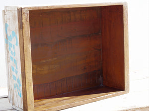 portabibite, scatola , box indiano in legno di teak dipinta SPRITE.  costruita ed assemblata artigianalmente .  dimensioni 47x38xh17cm   per qualsiasi info, altre foto di articoli simili segui il sito e social whatsapp 0039 3338778241 ig/fb/pinterest : etnikobycrosato info@etniko.it