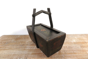 Scatola Portavivande In Legno, Provenienza Cina, Dipinto Nero Con Decorazioni Floreali. Dimensioni 38x22xh36cm.