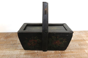 Scatola Portavivande In Legno, Provenienza Cina, Dipinto Nero Con Decorazioni Floreali. Dimensioni 38x22xh36cm.