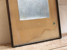 Carica l&#39;immagine nel visualizzatore di Gallery, vecchia fotografia indiana raffigurate volto . cornice e foto databili anni 70/80 . pezzo unico conservato originale . legno e foto .  misure cornice 36 x 26cm   per ulteriori info o dettagli info@etniko.it instagram / facebook / etsy : etnikobycrosato whatsapp 0039 3338778241