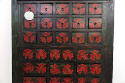 Mobile Farmacia Con 26 Cassetti. Databile Primi '900. Perfettamente Integro E Conservato In Ogni Parte. Dimensioni 95x57xh175cm.