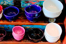 Carica l&#39;immagine nel visualizzatore di Gallery, Ciotole Marocco Smaltate Tilak, Cotte A Legna, Non A Gas,  Antica Tecnica Tipica Del Marocco. Disponibilità Di Vari Colori. Dimensioni Diametro 8/10/12/14 h 6/8cm
