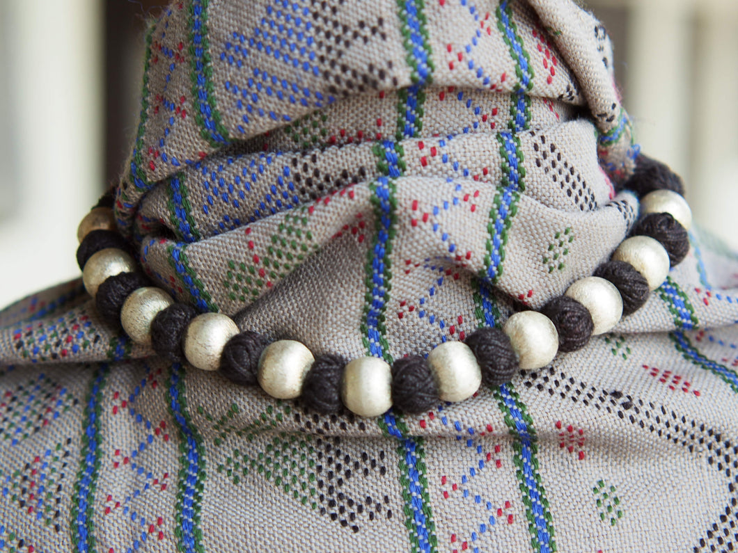 collana indiana in cotone intrecciato ed elementi 