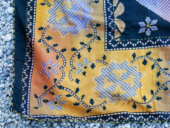 Telo Indiano in cotone stampato con la tecnica print block. Può essere impiegato come copridivano, copriletto, tovaglia o tessuto da appendere a parete. Dimensioni 200x140cm  disponibili vari colori e dimensioni contattare per info 0039 3338778241 info@etniko.it fb/ig "etniko by crosato"