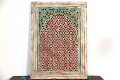 pannello lavorato, inciso, traforato e dipinto; bianco rosso e verde. dimensioni 76x107xprof.6cm.