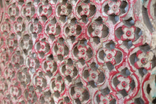 Carica l&#39;immagine nel visualizzatore di Gallery, pannello lavorato, inciso, traforato e dipinto; bianco rosso e verde. dimensioni 76x107xprof.6cm.